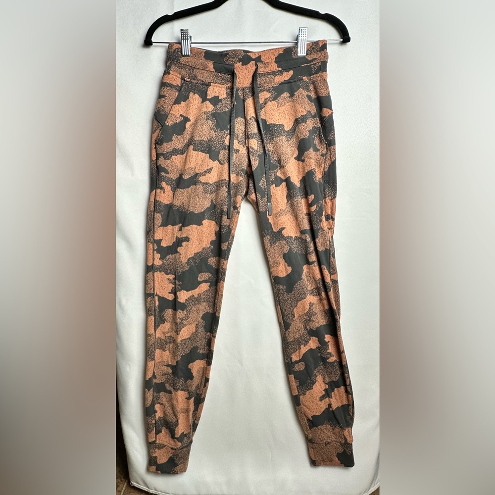 Lululemon Camouflage Jogger Pants Size 4